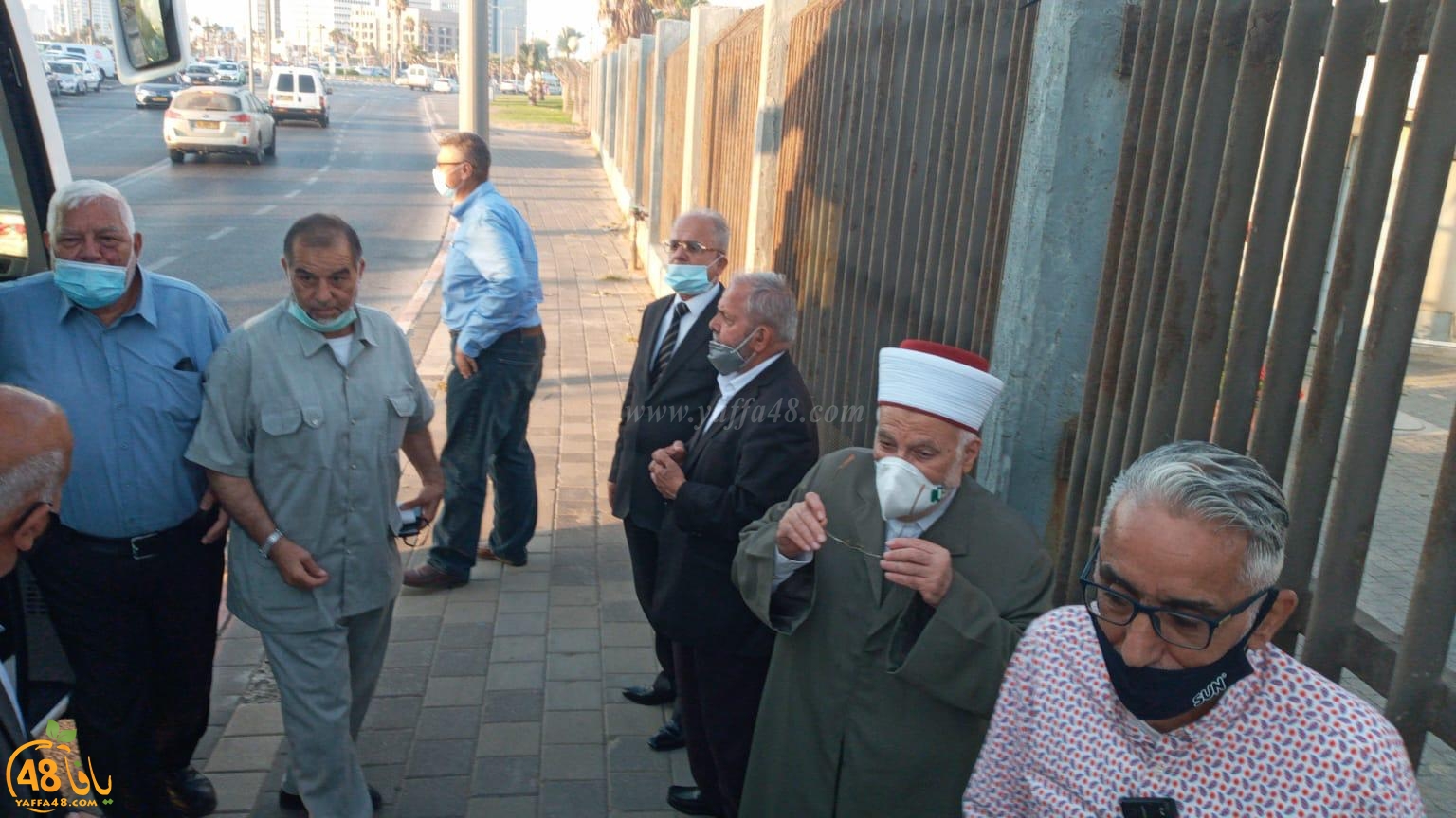 وفد مقدسي برئاسة سماحة الشيخ عكرمة صبري في زيارة تضامنية لمدينة يافا